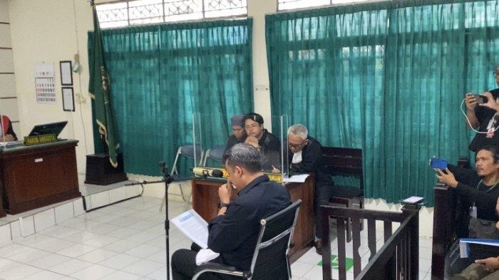 Menteri UMKM Terisak saat Tahu 17 Pekerja Mama Banjar di PHK